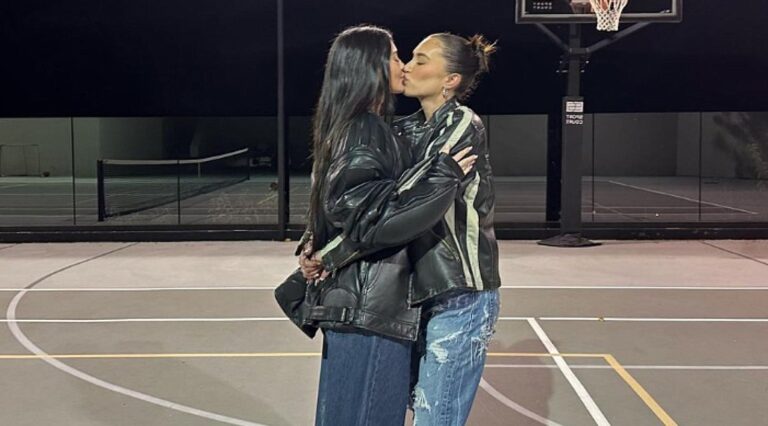 Με ένα φιλί στο στόμα Κάιλι Τζένερ και Στέισι Καρανικολάου γιόρτασαν τον Άγιο Βαλεντίνο