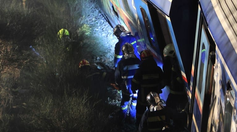 Τραγωδία στα Τέμπη: Συγκλονίζει 20χρονος επιβάτης – «Βγαίνοντας είδα μια γυναίκα ακρωτηριασμένη»