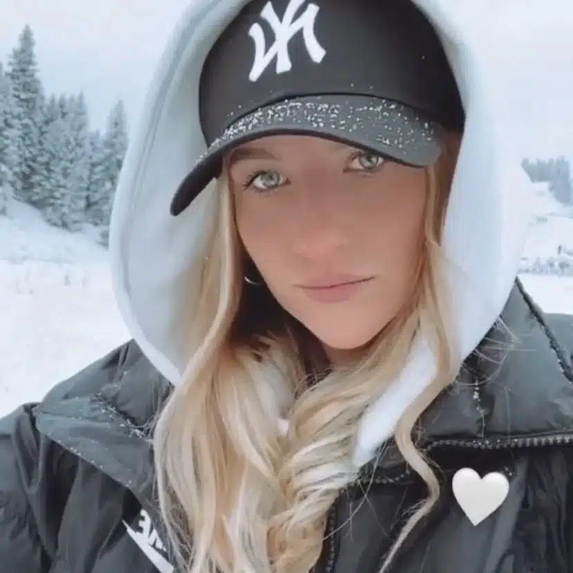 Οι ανέμελες στιγμές για τις δίδυμες Θώμη και Χρύσα μέσα στο τρένο – Ραγίζει καρδιές ο παππούς τους 2 144161322 1389380498060939 5654668673460395715 n