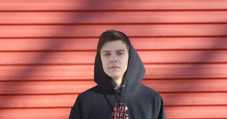 14χρονος τρώει «χυλόπιτα» μπροστά σε όλο το σχολείο και οι συμμαθητές κάνουν κάτι απίστευτο…