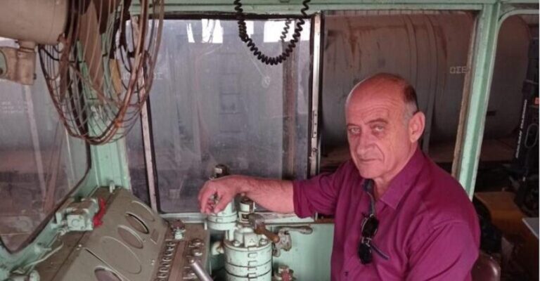 Τέμπη: Νεκρός στην μοιραία σύγκρουση των τρένων ο μηχανοδηγός Γιώργος Κουτσούμπας