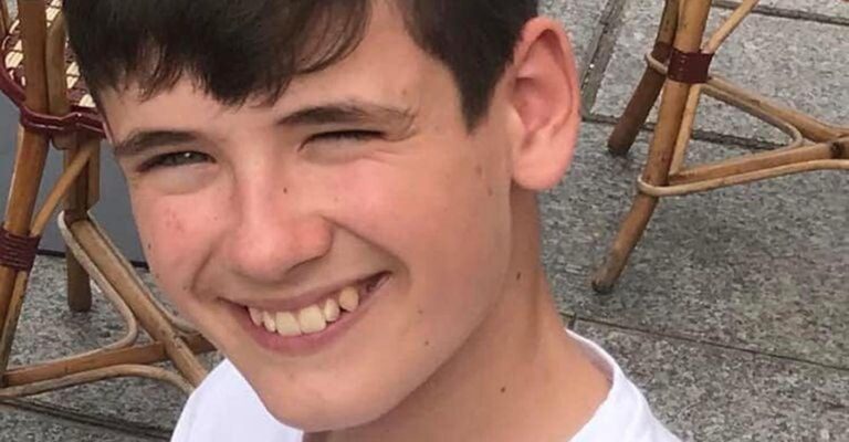 15χρоνо παιδi πάλεψε σκλnρά με τον καρκiνο και κέρδıσε μια 2η ευκαιρiα στη ζωή