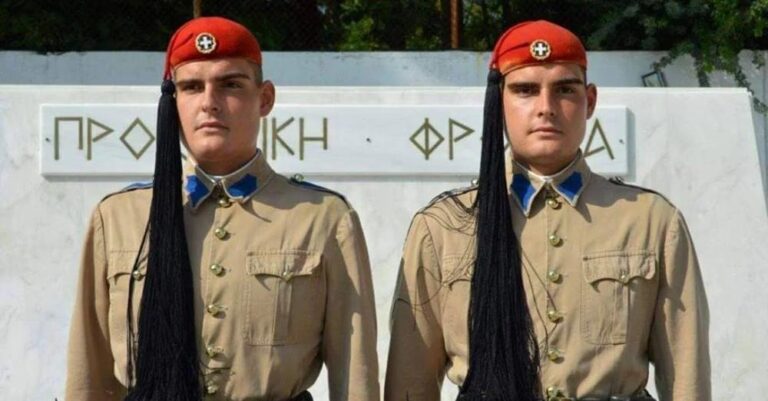 Δίδυμοι αδερφοί Εύζωνες: «Όταν φοράμε τη στολή του Εύζωνα νιώθουμε τιμή και υπερηφάνεια»