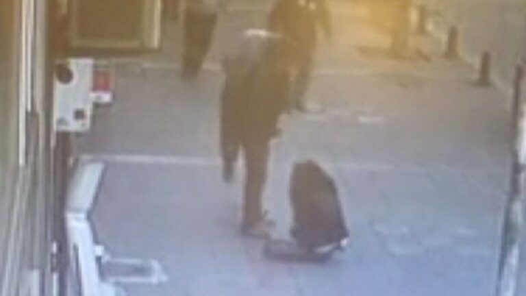 Είδε κάποιον να δέρνει την πρώην γυναίκα του και τον πλάκωσε στο ξύλο με κεφαλιές