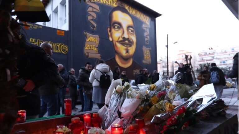 Δίκη για δολοφονία Άλκη: «Υπήρχε κυριολεκτικά λουτρό αiματος» – Ο θάνατος του ήταν ακαριαίος, λέει διασώστης του ΕΚΑΒ