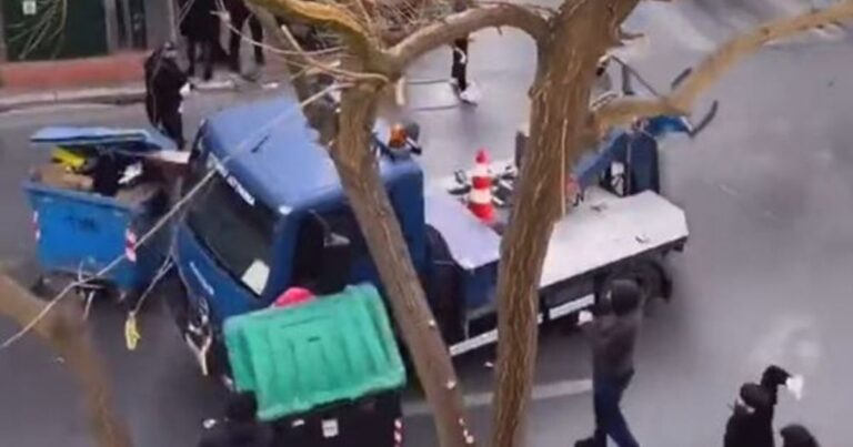 Μαυροειδάκος: «Ενήργησε άκρως επαγγελματικά ο οδηγός του γερανού της ΕΛ.ΑΣ. που έπεσε πάνω στους κάδους στην Ακαδημίας»