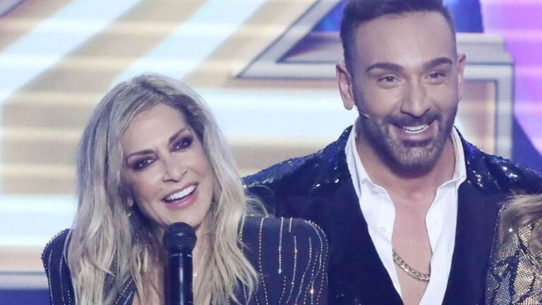 Είναι πολλά τα λεφτά: Το υπέρογκο ποσό που έδωσε ο Νίκος Κοκλώνης στην Άννα Βίσση για να εμφανιστεί στο J2US