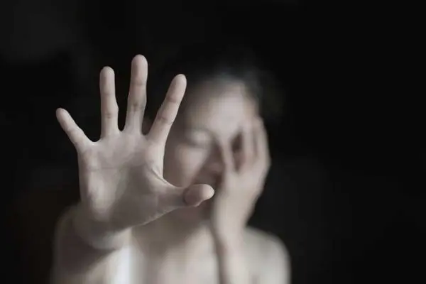 «Η τιμή για τους «φίλους» ήταν 100 ευρώ ανά ώρα» – Γροθιά στο στομάχι η κατάθεση της 14χρονης από τη Νέα Σμύρνη