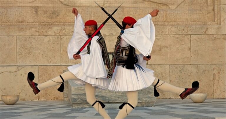 Απίστευτο: Πόσες πιέτες και γιατί έχει η φουστανέλα του τσολιά