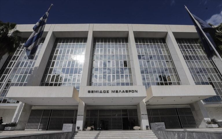 Την παντρεύτηκε, της τα’ γραψε όλα, τον εγκατέλειψε – Τα πήρε πίσω με τη βούλα του Αρείου Πάγου