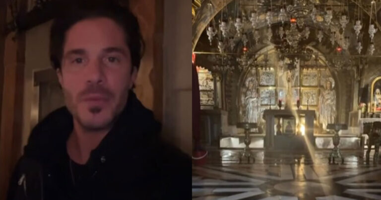 Ο Nίκος Oικονομόπουλος στον Πανάγιο Τάφο στα Ιεροσόλυμα