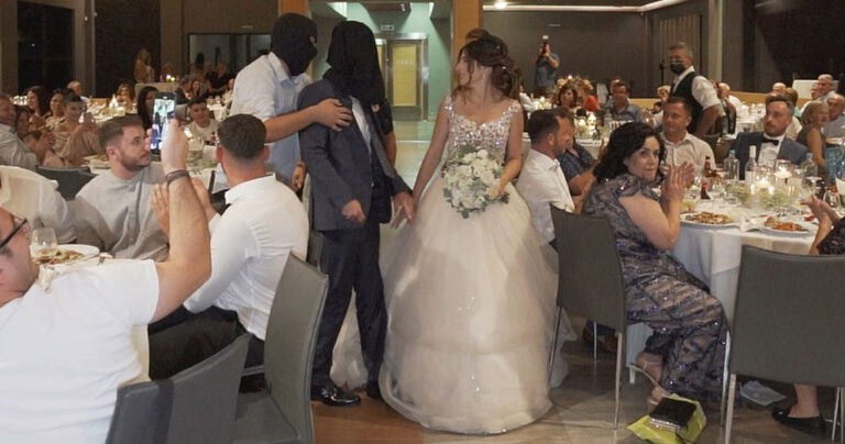 Απίστευτος γάμος στα Τρίκαλα: Κουκουλοφόροι «απήγαγαν» τον… γαμπρό!
