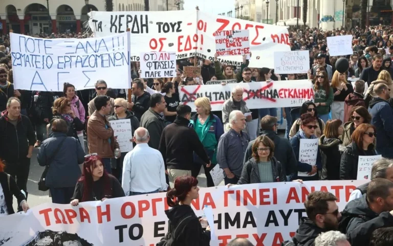 Χιλιάδες στους δρόμους σε όλη την Ελλάδα για την τραγωδία στα Τέμπη