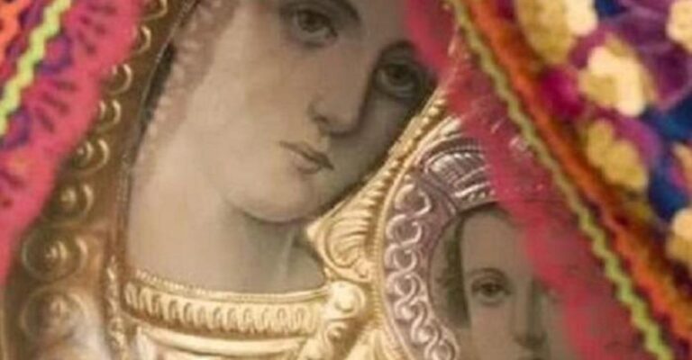 «Να  διαβάζεις τους Χαιρετισμούς καθημερινά. Η Γερόντισσα λέει ότι κάνουν θαύματα»