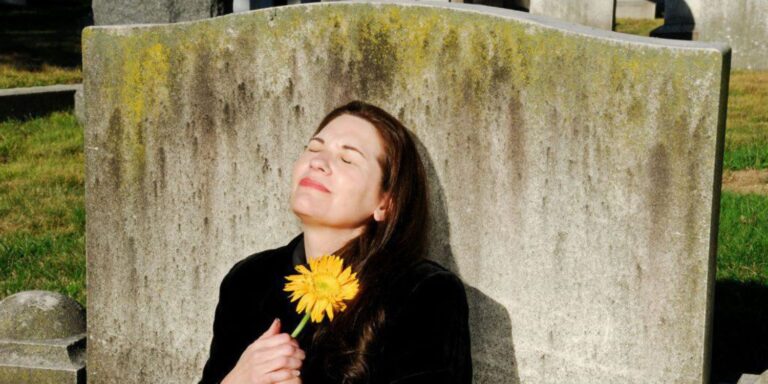 Είμαι χήρα μητέρα 3 παιδιών και έχω κρυφή σχέση με τον πεθερό μου