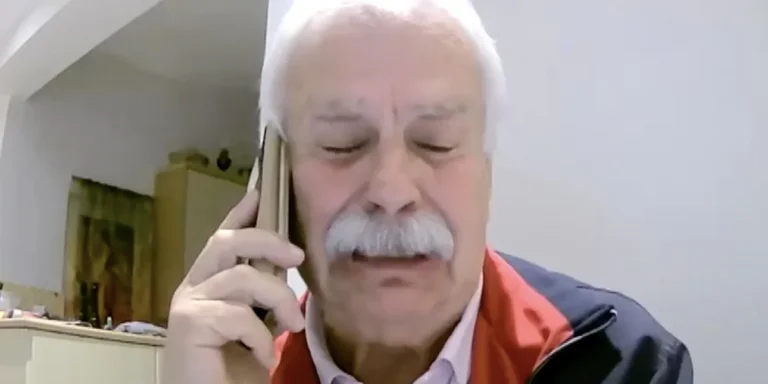 Εκπαιδευτής μηχανοδηγός βάζει τα κλάματα: «Ο σταθμάρχης έκανε λάθος λόγω απειρίας, δεν έπρεπε να ήταν μόνος στη βάρδια»