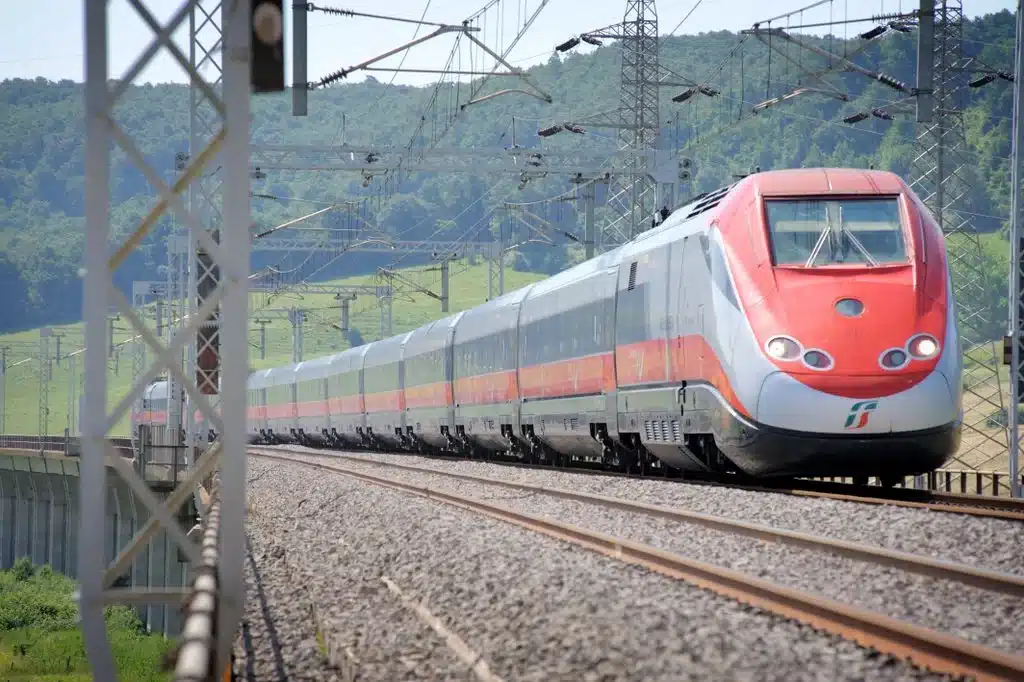 frecciarossa di trenitalia 1024x682 1