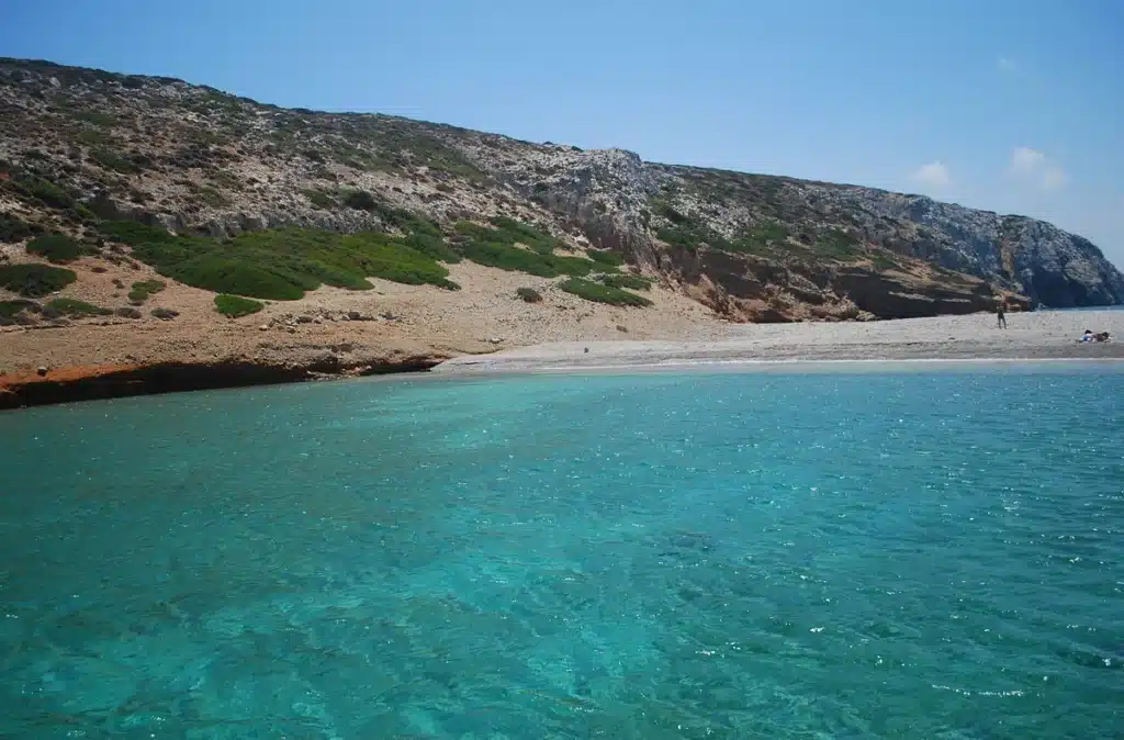 Ζευγάρι άνοιξε beach bar σε ακατοίκητο νησάκι στην άλλη άκρη της Ελλάδας και ψάχνει προσωπικό 4 image 70