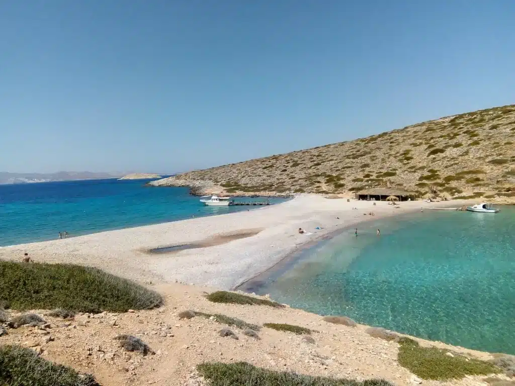 Ζευγάρι άνοιξε beach bar σε ακατοίκητο νησάκι στην άλλη άκρη της Ελλάδας και ψάχνει προσωπικό 3 image 71