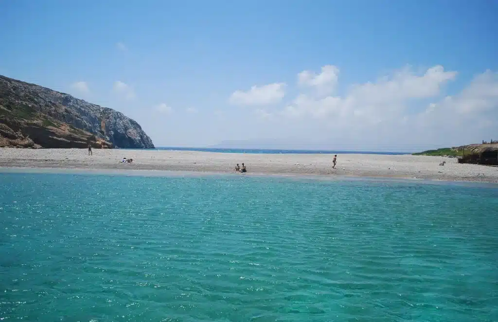 Ζευγάρι άνοιξε beach bar σε ακατοίκητο νησάκι στην άλλη άκρη της Ελλάδας και ψάχνει προσωπικό 8 image 76