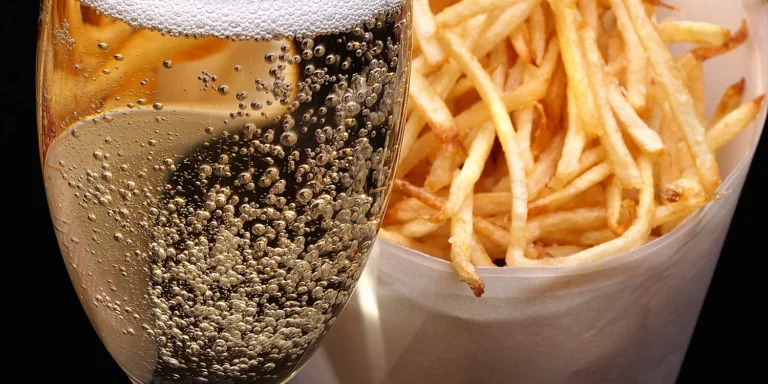 H ζωή είναι μικρή: Φάτε τηγανητές πατάτες, πιείτε κρασί και κάντε σεξ