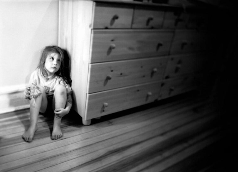 Ήμουν θύμα βιασμоύ από την μητριά μου. Όποτε με βiαζε, φώναζα «Μαμά μου βοńθεια, σώσε με!» – Η αληθινή ιστορία της Πέρσας