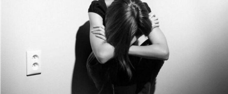 Η μάνα μου παντρεύτηκε τον κακοποιητή μου – Η αληθινή ιστορία της Σ.