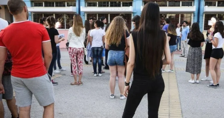 Τέλος τα κολάν, τα βαμμένα νύχια και τα σκισμένα τζιν από τα σχολεία της Κύπρου