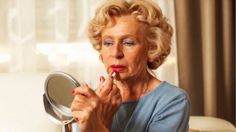 Μετά το διαζύγιο έκανα σχέση 27 χρόνια με έναν άντρα που μου τα πλńρωνε όλα – Η ιστορία της κυρίας Τίνας