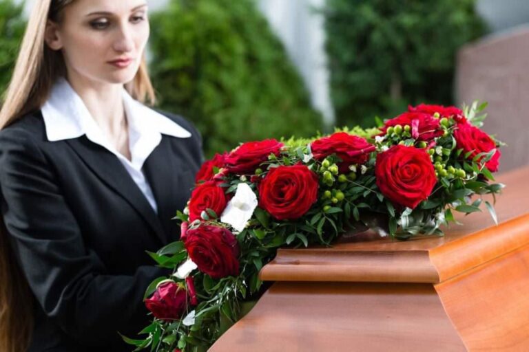 Να χαίρεσαι που τηρήθηκε η σειρά. Που εθαψες εσύ την μάνα σου και όχι αυτή εσένα