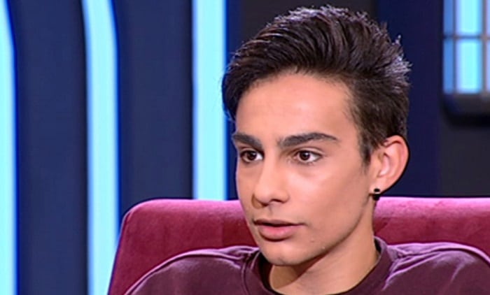 «Με κορόιδευαν στο σχολείο»: Το αυτοάνοσο του Νίκου Μπάρκουλη, η κούκλα σύντροφος & η αδελφή που δεν μιλούνται 1 nikos mparkoylis