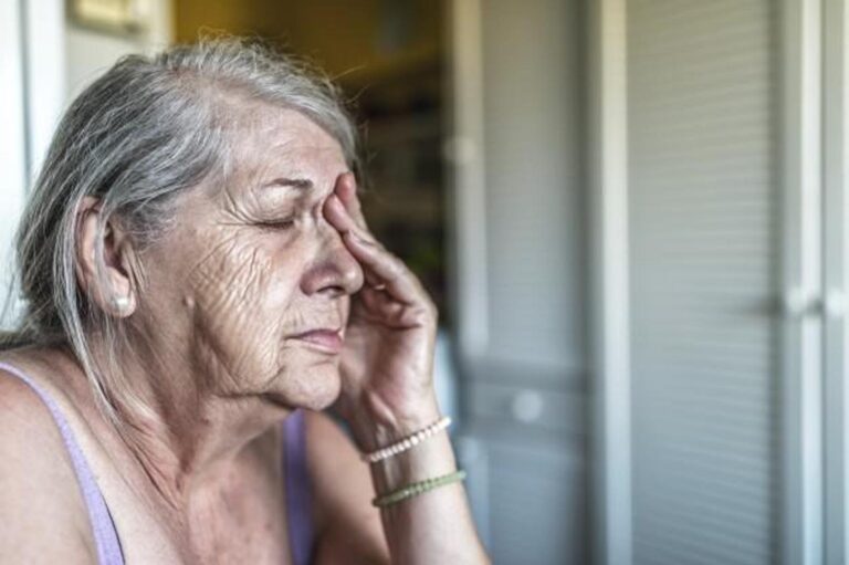 Ο γιος μου χώρισε με τη γυναίκα του και ήρθε να μείνει σπίτι μου αλλά δεν τον αντέχω, θέλω να φύγει!