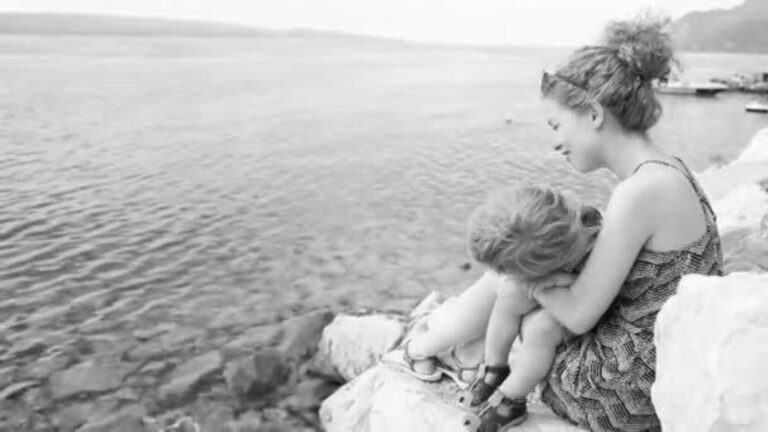 Οικογένεια δεν είναι αυτό που γεννάς, αλλά αυτό που φτιάχνεις: Χήρα μαμά δίνει μαθήματα ζωής