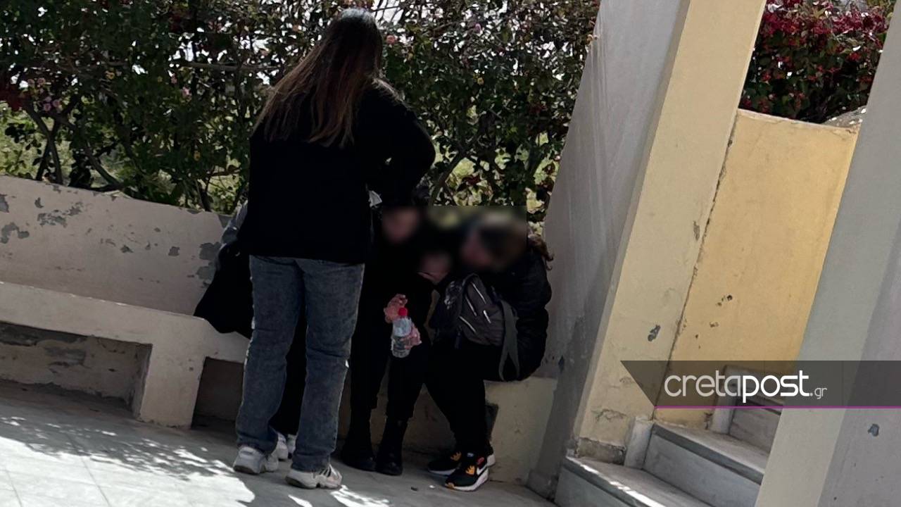 paidaki moy paidaki moy dakryse kai o theos me ti mana tis 50chronis mairis poy chathike sto kylikeio toy moiraioy trenoy 1 1280x720 1