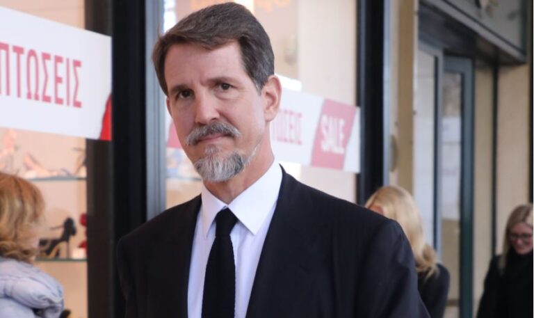 Παύλος Γλύξμπουργκ για σύγκρουση τρένων στα Τέμπη: «Σήμερα θρηνεί όλη η Ελλάδα»