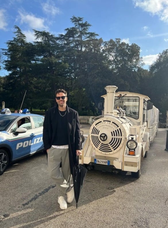 pige italia evgale to palto kai stamatise i kykloforia o konstantinos argyros kanei thraysi kai sto exoteriko 3 585x795 1