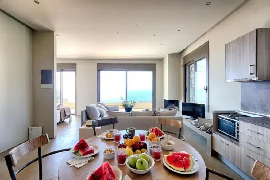 Πλούσιο πρωινό, πισίνα, θέα, μποστάνι: Αuτο είναι το ξενοδοχείο των Σταυροπούλου – Χατζηπαναγιώτη στην Μάνη 3 ploysio proino pisina thea mpostani auto einai to xenodocheio ton stayropoyloy chatzipanagioti stin mani 3