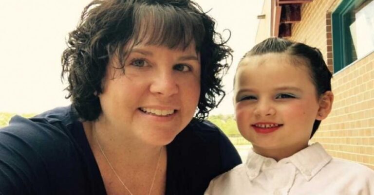«Ο γιος μου μετατράπηκε σε κορίτσι με τη δική μου βοήθεια και είμαι πολύ ευτυχισμένη γι αυτό»