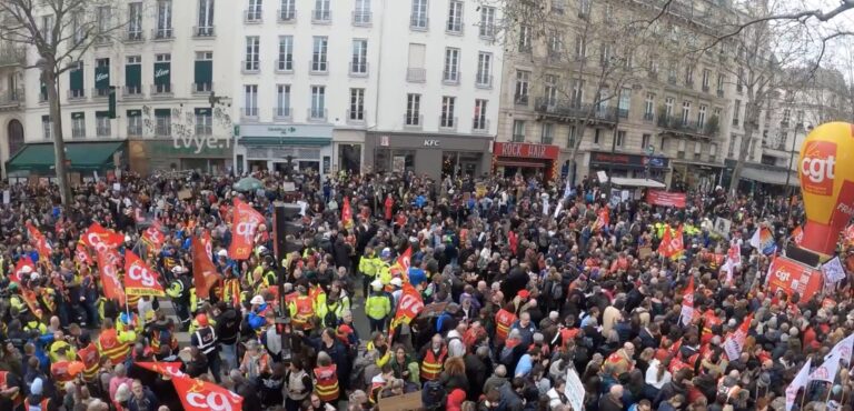 Γαλλία: Εκατομμύρια πολίτες στους δρόμους κατά του Μακρόν για το συνταξιοδοτικό