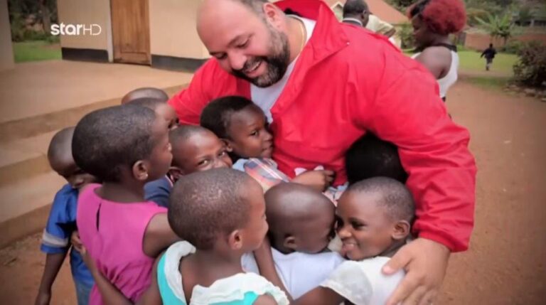 Ο Κρητικός σεφ που μαγειρεύει για τα παιδιά στην Αφρική