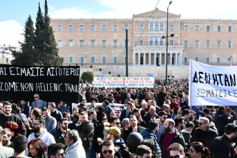 Τέμπη: Τον γύρο του κόσμου έκανε η ιστορική πορεία – «Ο θυμός εξαπλώνεται»