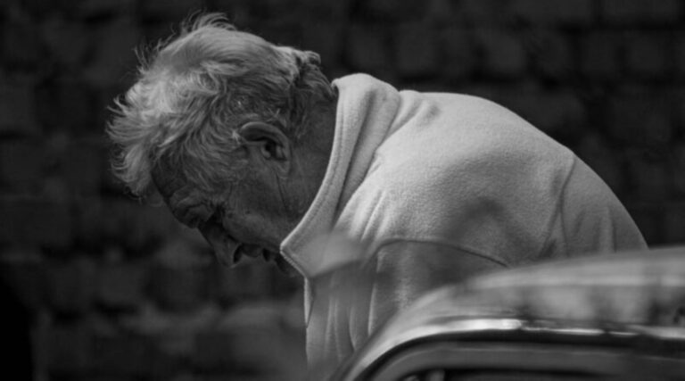 Στείλαμε τον πατέρα μας στο γηροκομείο, ήταν ένα βάρος που έφυγε από πάνω μας