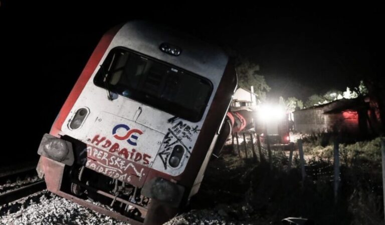 Υπουργός του ΠΑΣΟΚ είχε στείλει βαγόνι στο χωριό του για προεκλογικό αγώνα