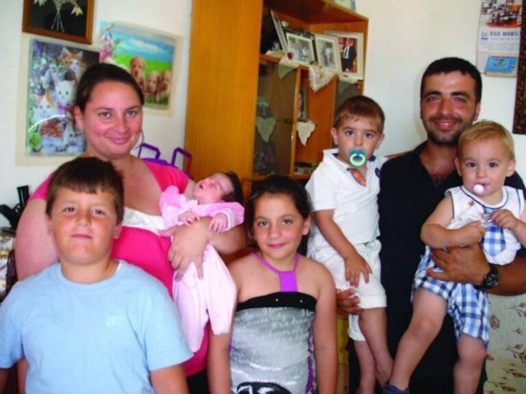 O Αχμέτ, η Σωτηρία και τα πέντε τους παιδιά