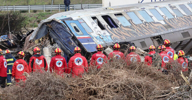 Τέμπη: Έκανε μήνυση επειδή οι διασώστες του πάτησαν το χωράφι μετά την τραγωδία