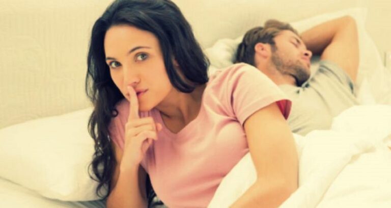 Η γυναίκα μου έκανε σχέση με έναν άντρα 10 χρόνια μικρότερο αλλά τώρα λέει ότι χώρισε. Να μείνω ή να φύγω;