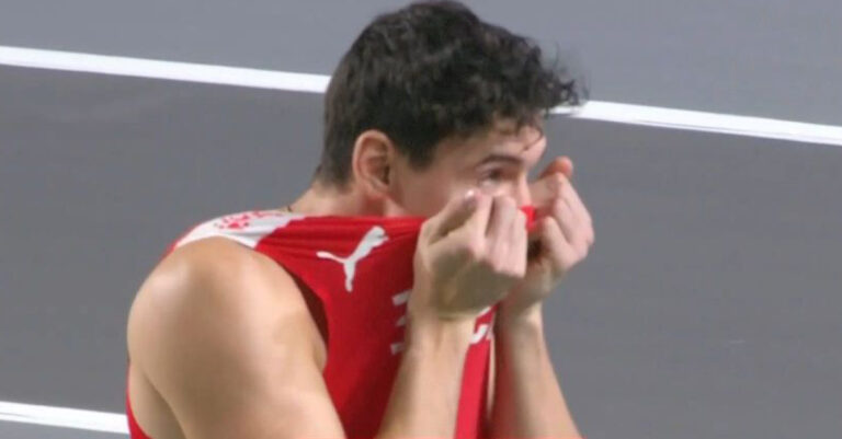 Απίθανο περιστατικό: Έτρεχε μόνος του και απέκλεισε τον εαυτό του