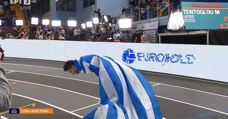 Συγκλόνισε ο Τεντόγλου: Πήρε το ευρωπαϊκό χρυσό και έκανε υπόκλιση με την ελληνική σημαία