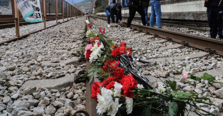 «Πόσοι επιτέλους είναι οι νεκροί;»: O λόγος που δεν θα μάθουμε ποτέ πόσοι πραγματικά σκοτώθηκαν στα Τέμπη