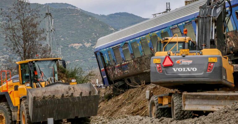 Αγωνία για 23χρονη φοιτήτρια που ακόμη αγνοείται – Σε κρίσιμη κατάσταση ο 20χρονος από το πρώτο βαγόνι